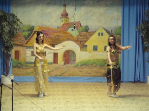 Hraje celá dědina aneb S veselou myslí na nesmysly. - 18.3.2006